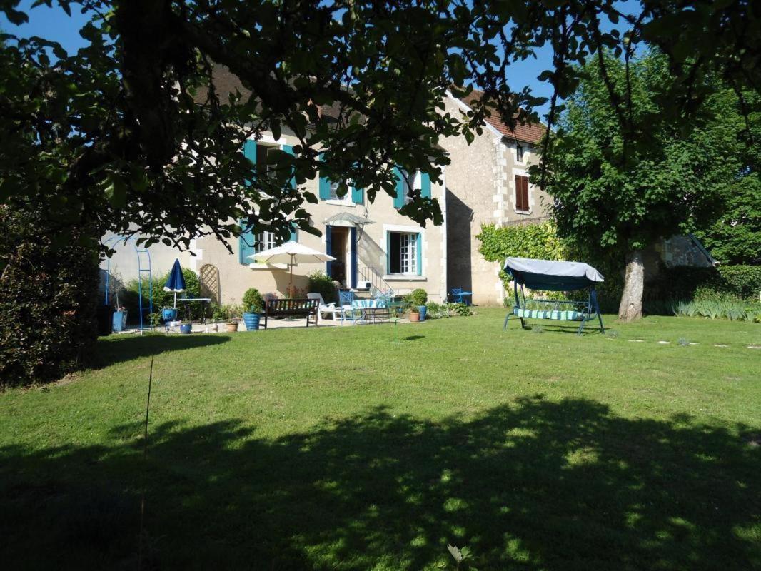La Maison Bleue Arquian Luaran gambar